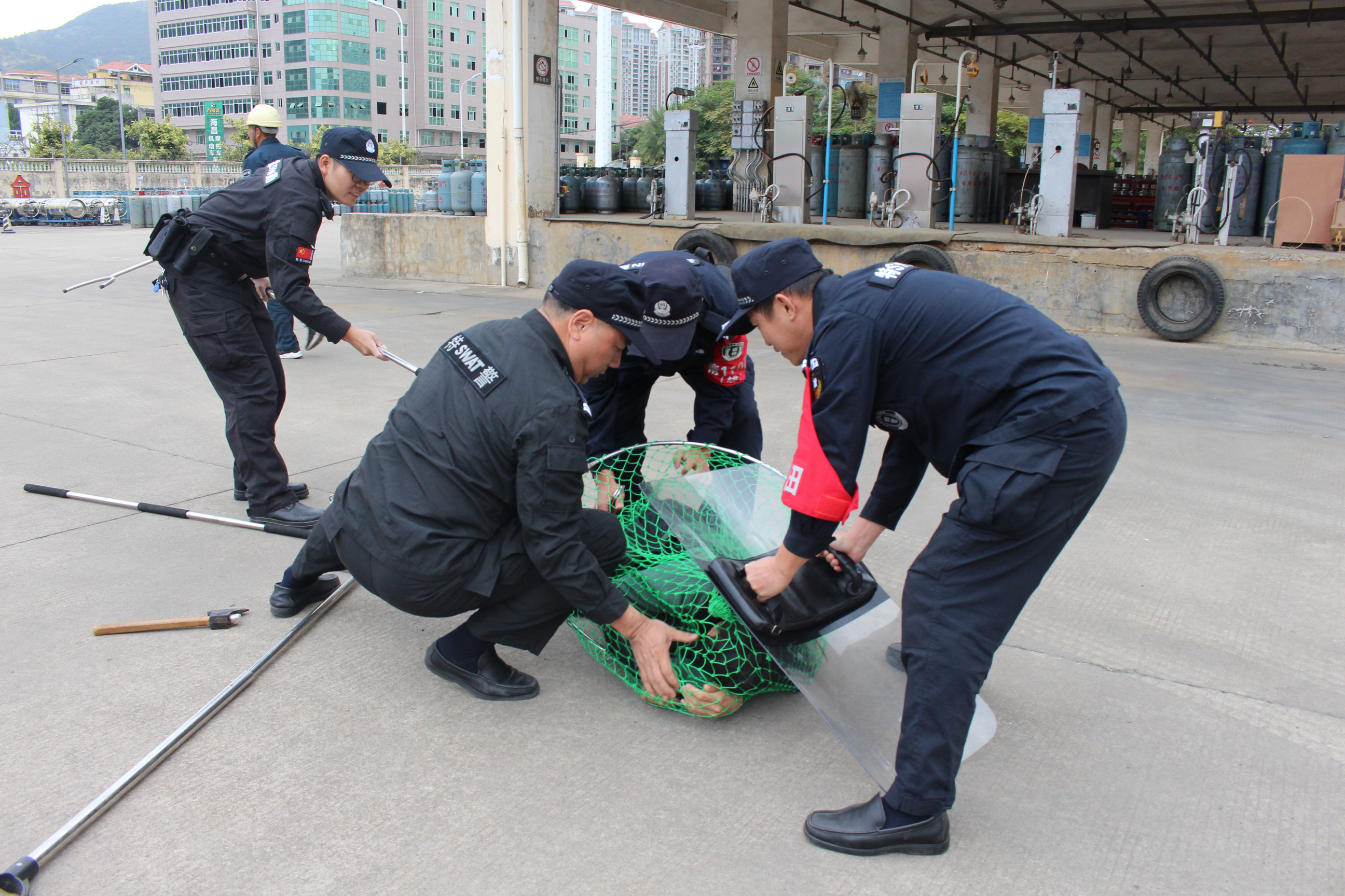 4、特警制服歹徒.JPG